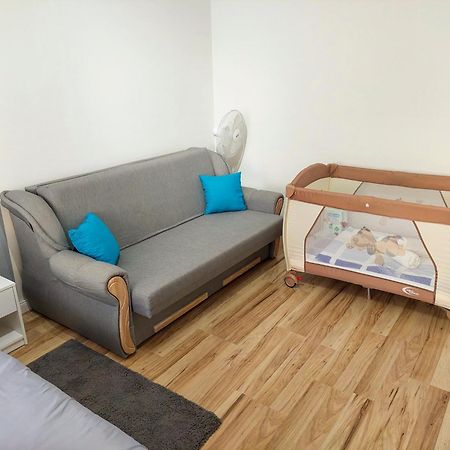 Aweshome City Apartment - 3 Bedrooms And Free Parking Debrecen Bagian luar foto