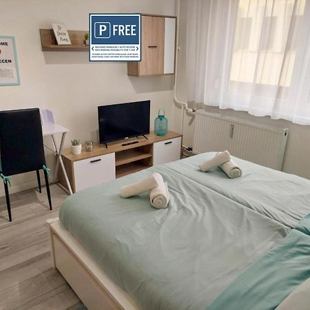 Aweshome City Apartment - 3 Bedrooms And Free Parking Debrecen Bagian luar foto