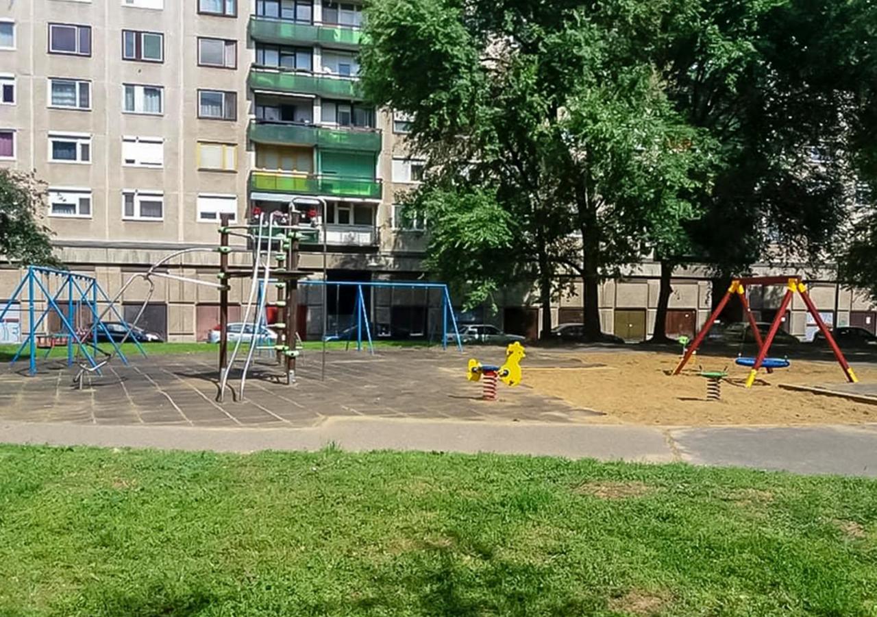 Aweshome City Apartment - 3 Bedrooms And Free Parking Debrecen Bagian luar foto