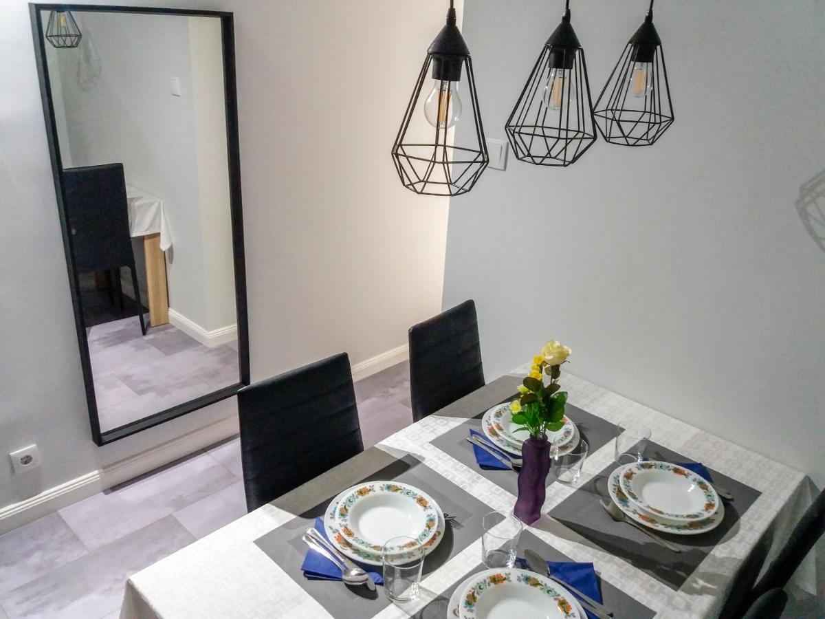 Aweshome City Apartment - 3 Bedrooms And Free Parking Debrecen Bagian luar foto