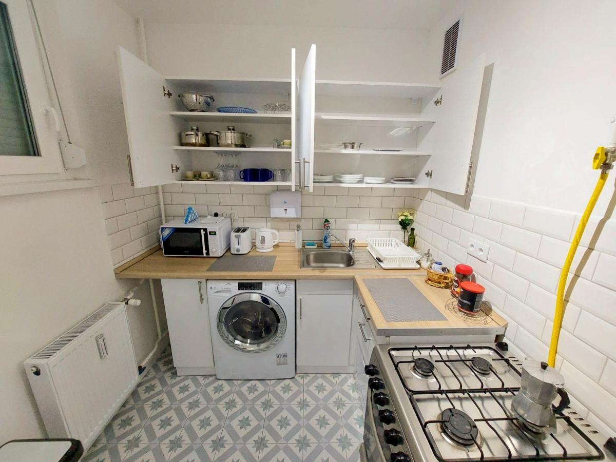 Aweshome City Apartment - 3 Bedrooms And Free Parking Debrecen Bagian luar foto