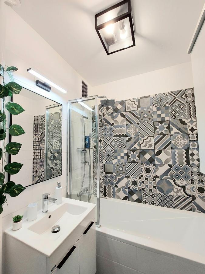 Aweshome City Apartment - 3 Bedrooms And Free Parking Debrecen Bagian luar foto