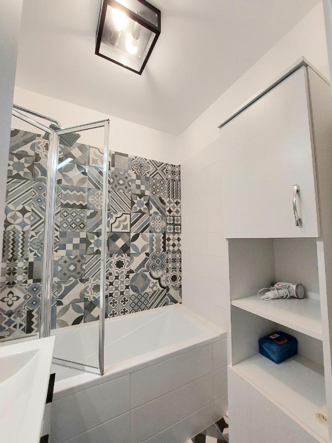Aweshome City Apartment - 3 Bedrooms And Free Parking Debrecen Bagian luar foto