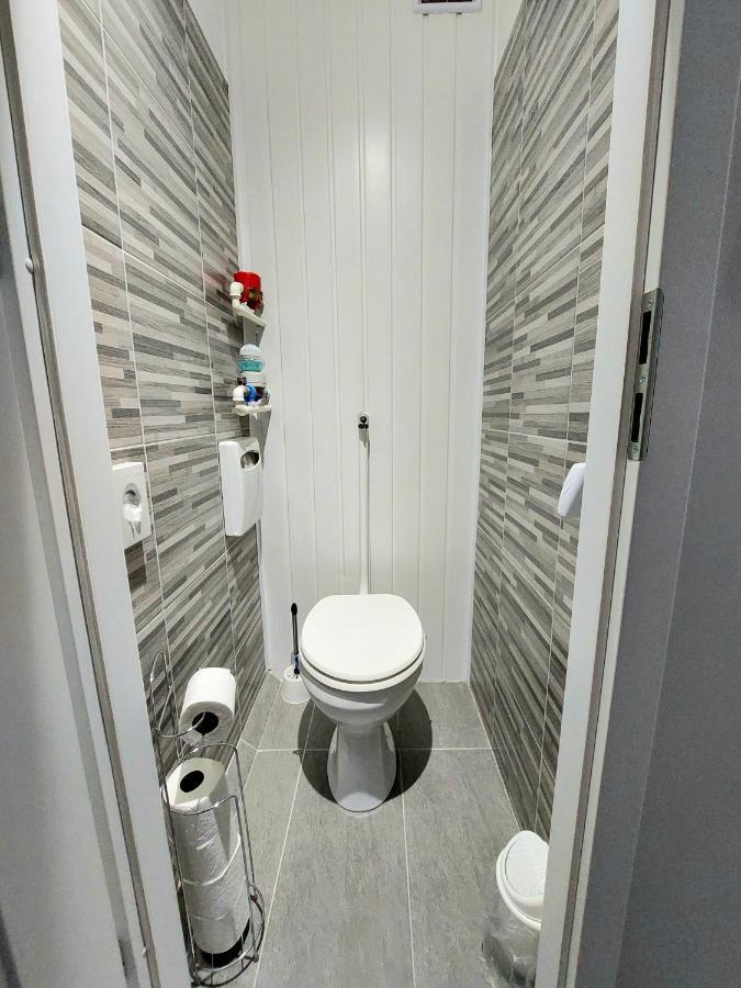 Aweshome City Apartment - 3 Bedrooms And Free Parking Debrecen Bagian luar foto