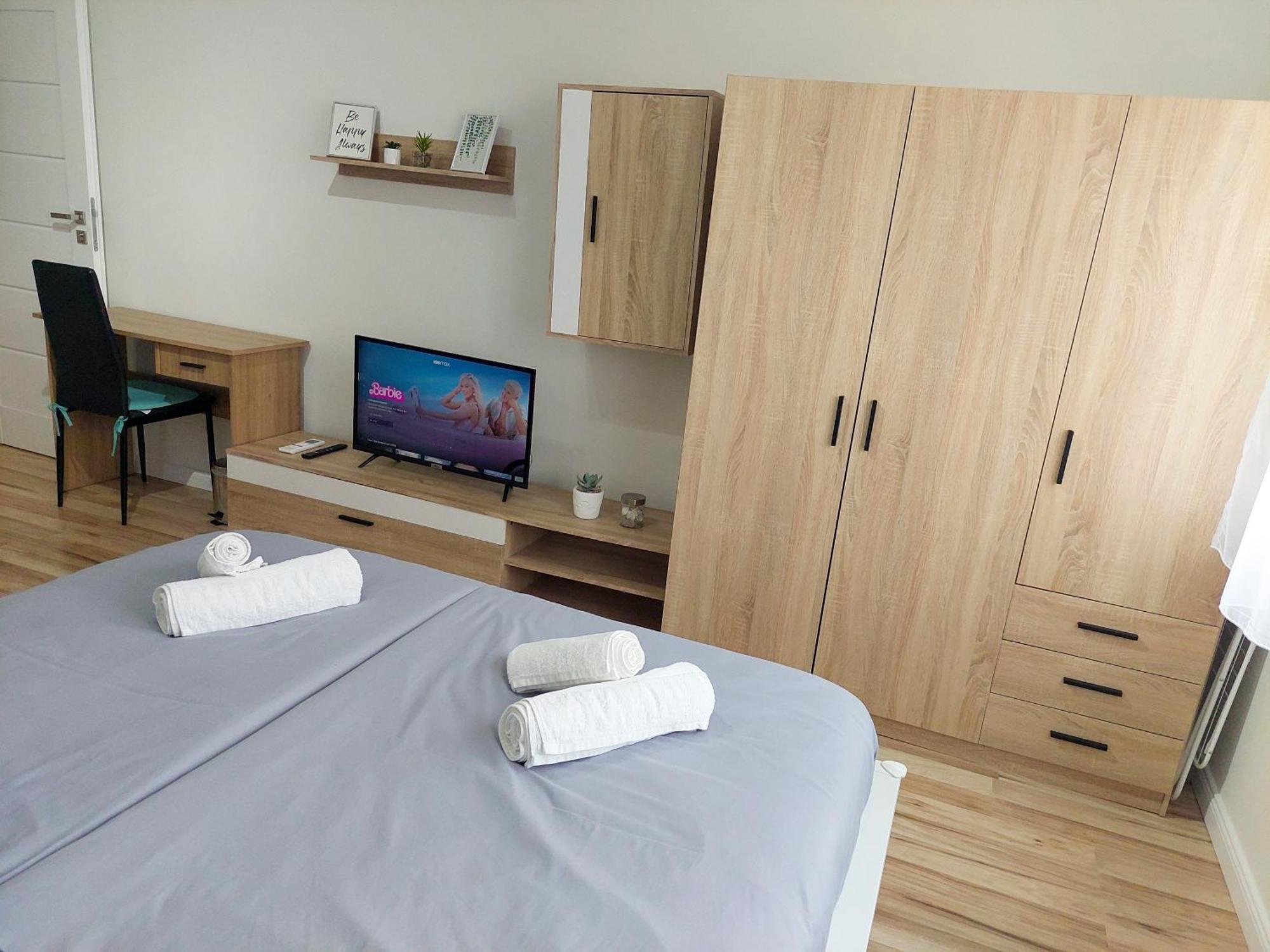 Aweshome City Apartment - 3 Bedrooms And Free Parking Debrecen Bagian luar foto