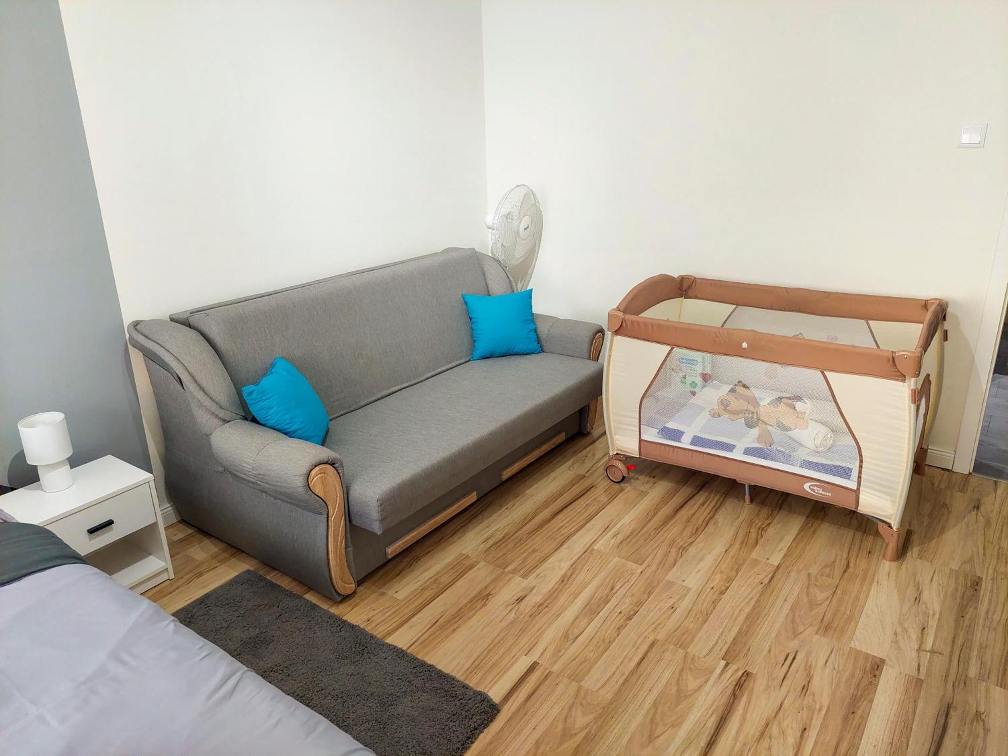 Aweshome City Apartment - 3 Bedrooms And Free Parking Debrecen Bagian luar foto