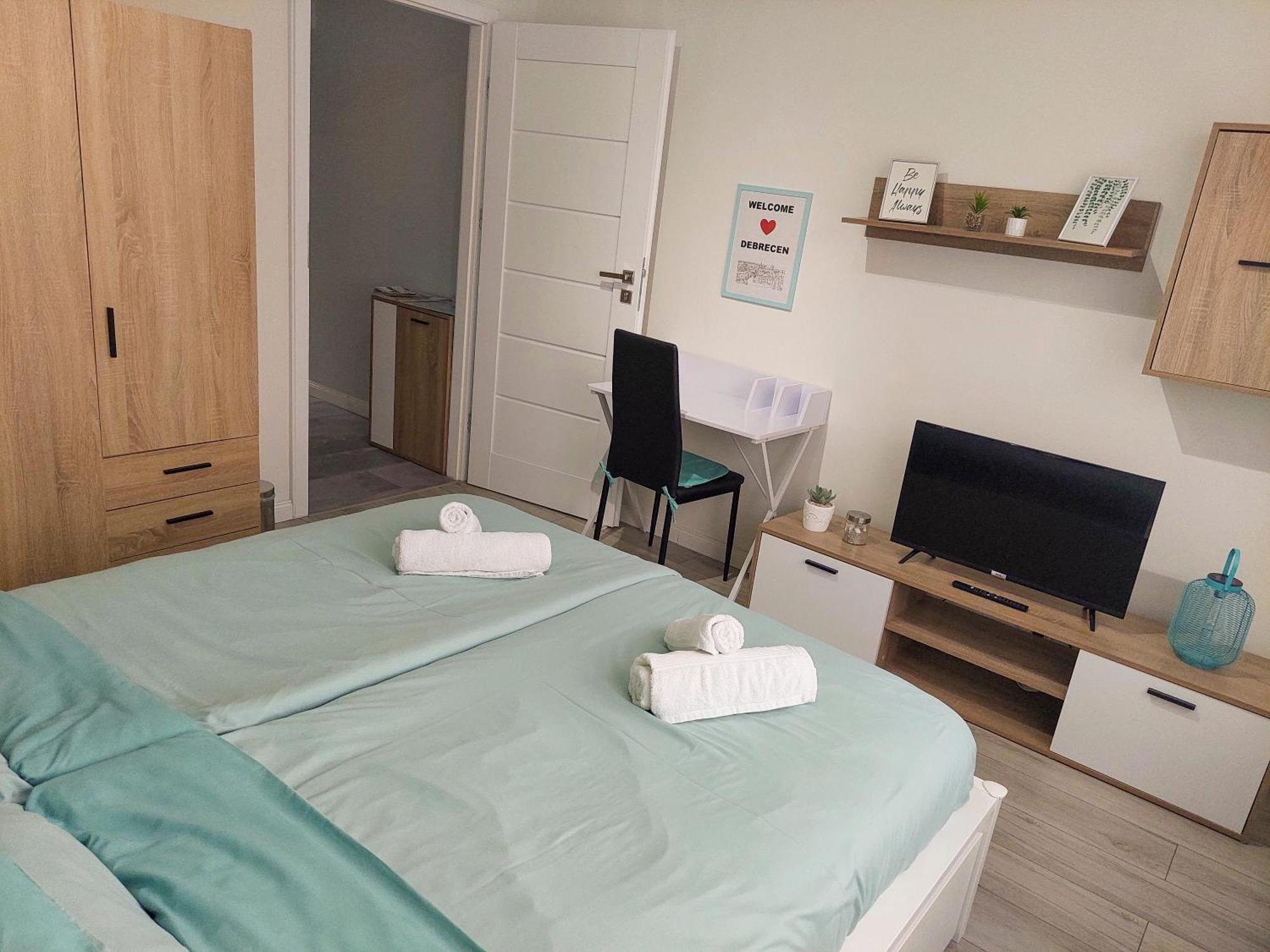 Aweshome City Apartment - 3 Bedrooms And Free Parking Debrecen Bagian luar foto
